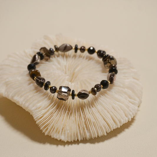 echoes beneath the shore