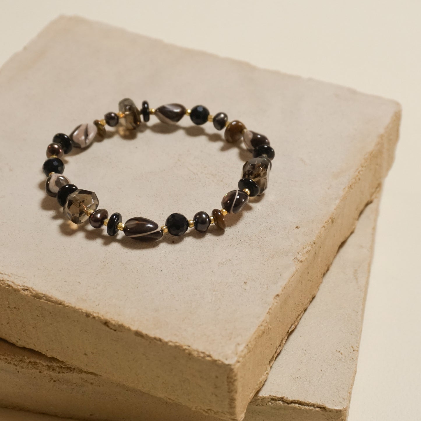 echoes beneath the shore